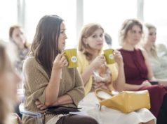 Hoy se reúne un grupo especial para “Amigas Latinas” en la Biblioteca de Riverhead